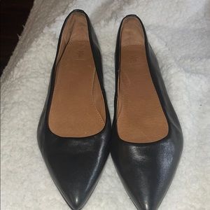 Frye black pointed toe flats 9m